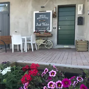 Indi Thelar Couette-café